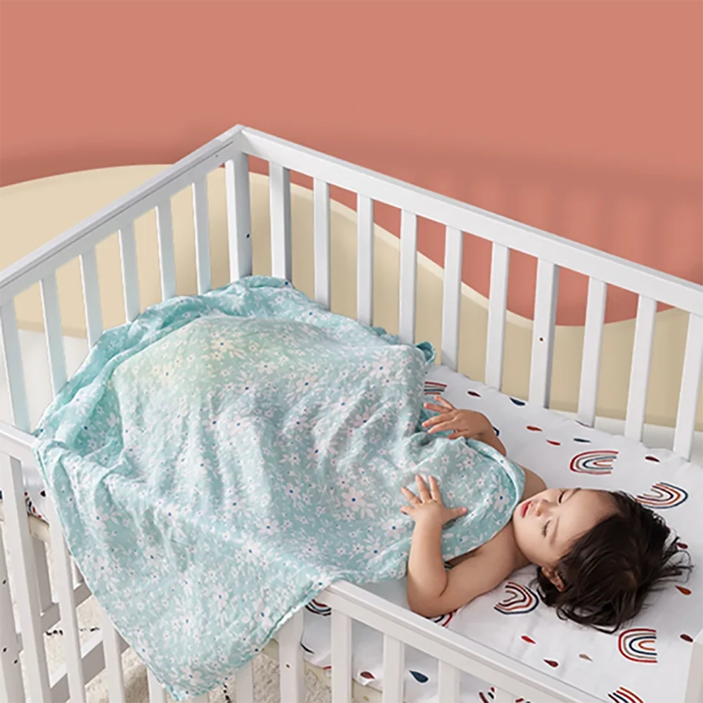 Bébé couvert avec Lange