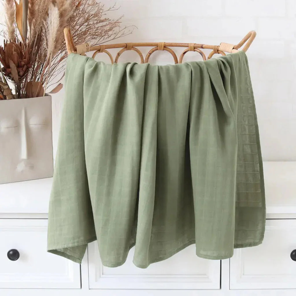 Petit lange en bambou vert olive