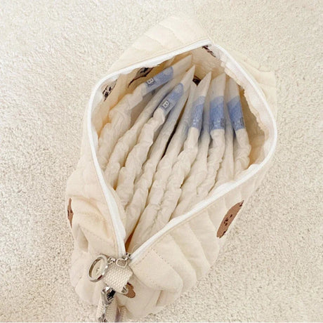 Pochette à langer nomade ouverte avec couches