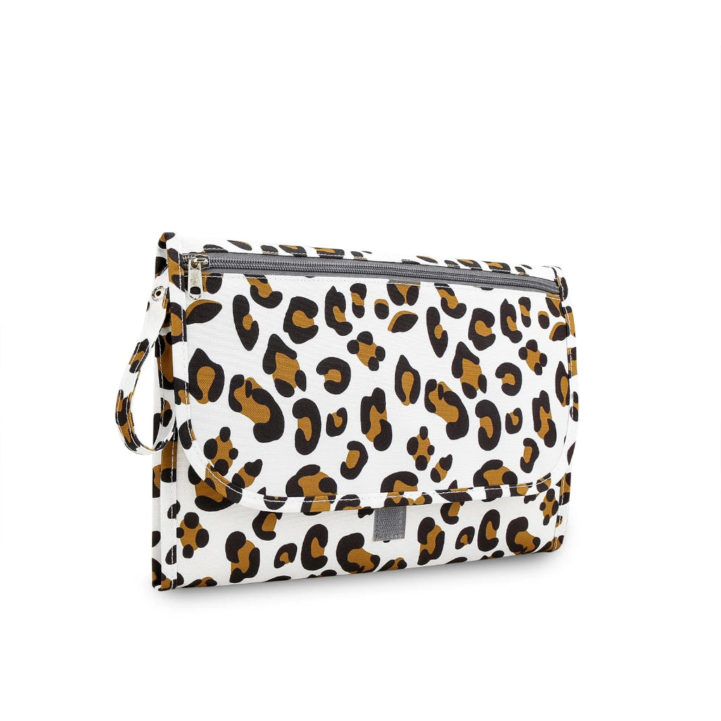 Tapis a langer nomade pliable compacte et impermeable imprimé léopard